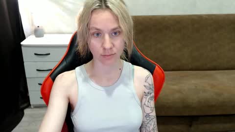 baby_kitte online show from 11/03/25, 09:21