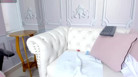 Snapshot of babyabril18 chatting on 03/07/25, 04:33 Karla online show from 03/07/25, 04:33