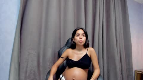 Snapshot of babyangel18_ chatting on 01/25/25, 07:49 ANGEL online show from 01/25/25, 07:49