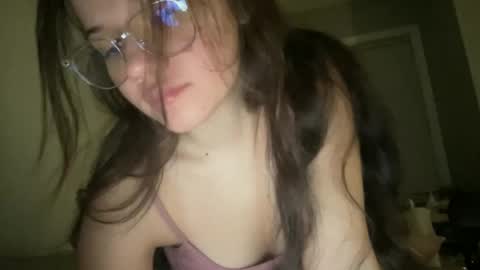 Snapshot of babyaves chatting on 11/24/25, 04:12 babyaves online show from 11/24/25, 04:12