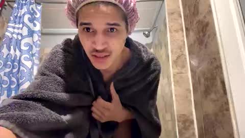 Snapshot of babyd0103 chatting on 12/19/25, 08:32 babyD online show from 12/19/25, 08:32