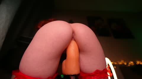 Snapshot of babydoll_laura chatting on 12/20/25, 02:24 babydoll_laura online show from 12/20/25, 02:24