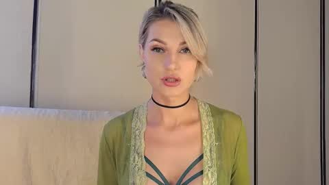 Snapshot of babydollysx chatting on 09/26/25, 03:38 Kate online show from 09/26/25, 03:38