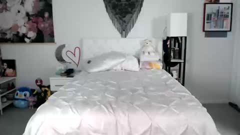 Snapshot of babyempathy chatting on 10/15/25, 09:37 akira online show from 10/15/25, 09:37