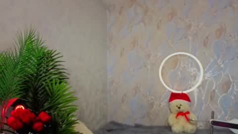 Snapshot of babyisperfect chatting on 02/14/26, 04:42 Sophia online show from 02/14/26, 04:42