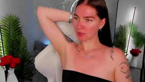 Snapshot of babyisperfect chatting on 06/17/26, 12:35 Sophia online show from 06/17/26, 12:35