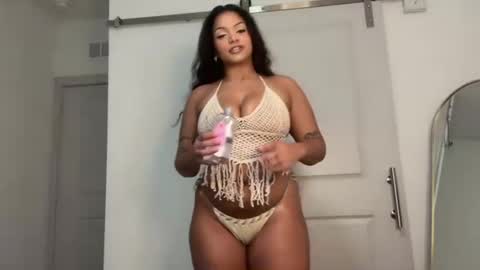 Snapshot of babyjazzys chatting on 12/01/25, 06:46 Jaz online show from 12/01/25, 06:46