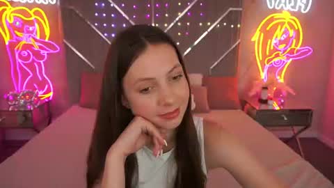 Snapshot of babylumii chatting on 06/17/26, 01:12 Lady Vi online show from 06/17/26, 01:12