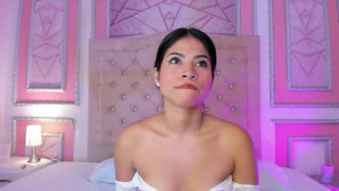 laura online show from 04/07/26, 03:40