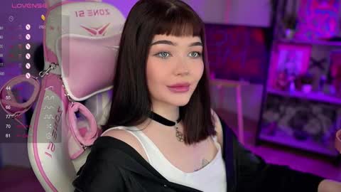 Snapshot of babyroxynill chatting on 12/01/24, 10:53 Nika online show from 12/01/24, 10:53