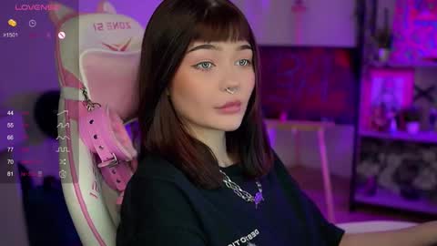 Snapshot of babyroxynill chatting on 12/05/24, 11:18 Nika online show from 12/05/24, 11:18