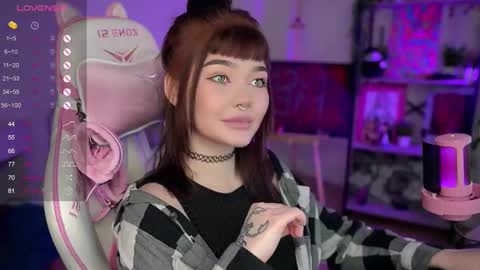Snapshot of babyroxynill chatting on 12/14/24, 02:12 Nika online show from 12/14/24, 02:12