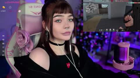 Snapshot of babyroxynill chatting on 12/19/24, 02:01 Nika online show from 12/19/24, 02:01