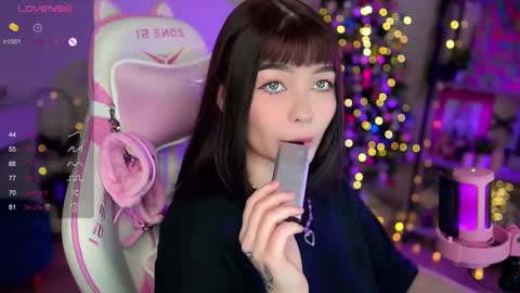 Snapshot of babyroxynill chatting on 12/26/24, 10:41 Nika online show from 12/26/24, 10:41