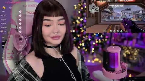 Snapshot of babyroxynill chatting on 12/30/24, 01:37 Nika online show from 12/30/24, 01:37