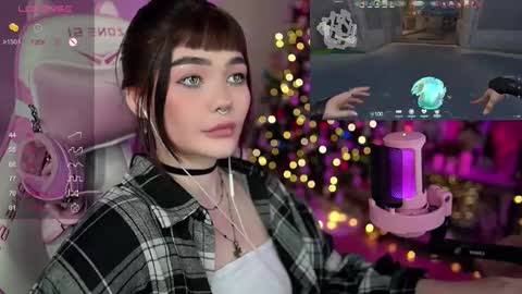 Snapshot of babyroxynill chatting on 01/11/25, 02:20 Nika online show from 01/11/25, 02:20