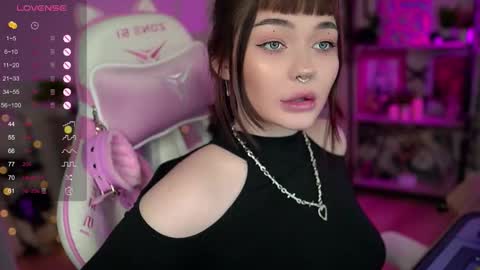 Snapshot of babyroxynill chatting on 01/15/25, 10:46 Nika online show from 01/15/25, 10:46