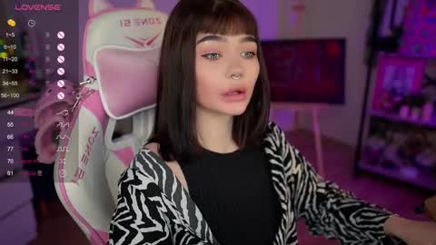Snapshot of babyroxynill chatting on 01/20/25, 01:39 Nika online show from 01/20/25, 01:39