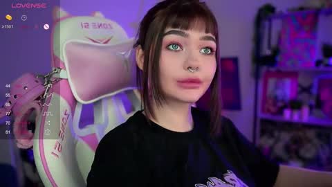 Snapshot of babyroxynill chatting on 01/23/25, 11:47 Nika online show from 01/23/25, 11:47