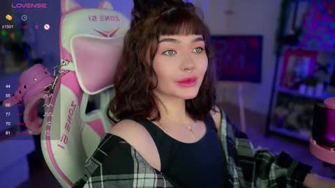 Snapshot of babyroxynill chatting on 01/24/25, 11:02 Nika online show from 01/24/25, 11:02