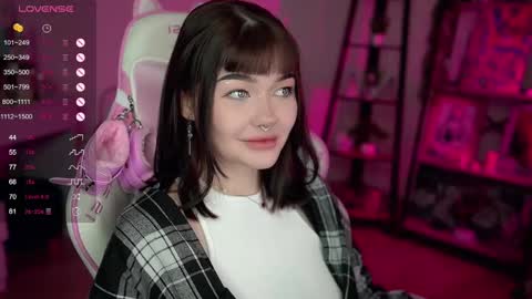Snapshot of babyroxynill chatting on 02/08/25, 11:02 Nika online show from 02/08/25, 11:02