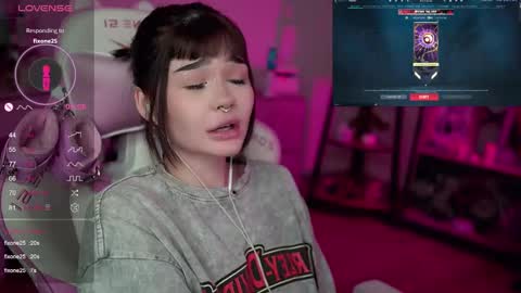 Snapshot of babyroxynill chatting on 02/09/25, 02:06 Nika online show from 02/09/25, 02:06