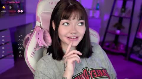 Snapshot of babyroxynill chatting on 02/21/25, 11:21 Nika online show from 02/21/25, 11:21