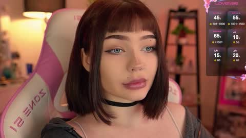 Nika online show from 11/17/25, 03:40