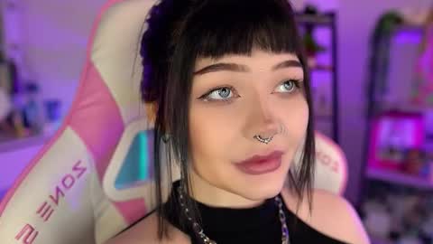 Nika online show from 11/28/25, 04:09