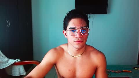 Snapshot of babysebasxxx chatting on 10/28/25, 04:42 sebas online show from 10/28/25, 04:42