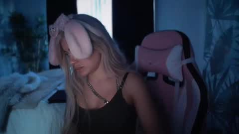 Snapshot of babysugarbunny chatting on 11/02/25, 11:18 babysugarbunny online show from 11/02/25, 11:18