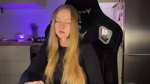 Snapshot of babyytonight chatting on 09/30/25, 08:52 NEXT STREAM  1AM GMT3  Alice    online show from 09/30/25, 08:52