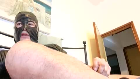 Snapshot of bach77 chatting on 02/04/26, 10:10 bach online show from 02/04/26, 10:10