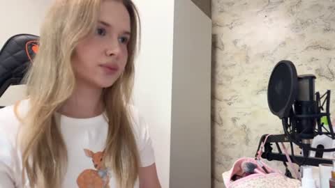 Snapshot of backstage_couple chatting on 07/18/26, 06:28 backstage_couple online show from 07/18/26, 06:28