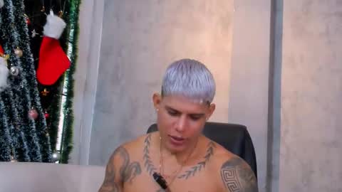 Snapshot of bad_boytoh chatting on 12/15/25, 02:10 bad_boytoh online show from 12/15/25, 02:10