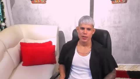 Snapshot of bad_boytoh chatting on 12/17/25, 12:33 bad_boytoh online show from 12/17/25, 12:33