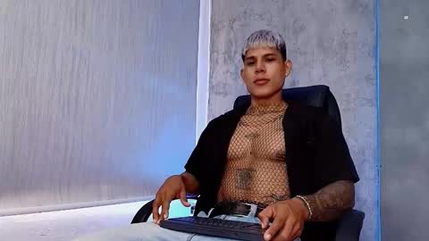 Snapshot of bad_boytoh chatting on 02/14/26, 03:53 bad_boytoh online show from 02/14/26, 03:53