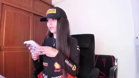 Snapshot of bad_cherry chatting on 10/31/25, 01:17 Bratty Lanita - independent online show from 10/31/25, 01:17