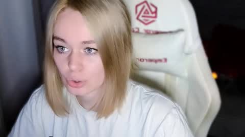 Lin online show from 10/26/25, 01:22