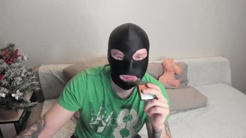 Snapshot of bad_hot_boy__209123 chatting on 01/02/25, 02:02 Mike online show from 01/02/25, 02:02