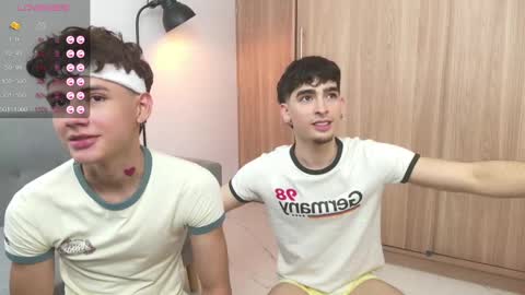 jhojan online show from 02/02/25, 02:02