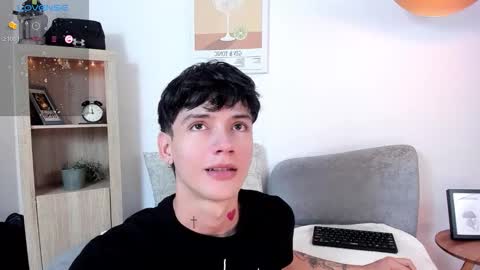 Snapshot of badboy_one chatting on 10/25/25, 10:04 jhojan online show from 10/25/25, 10:04