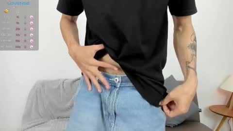 Snapshot of badboy_one chatting on 10/30/25, 05:57 jhojan online show from 10/30/25, 05:57