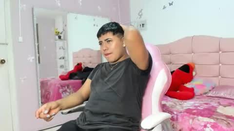 Snapshot of badboyjuan_ chatting on 05/06/26, 02:40 JUAN online show from 05/06/26, 02:40