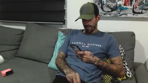 Snapshot of badcouple_ chatting on 09/20/25, 04:46 BadCouple  online show from 09/20/25, 04:46