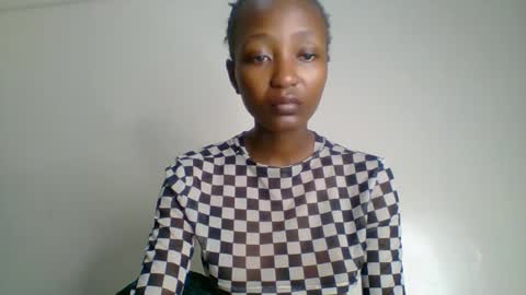 Snapshot of baddie_bunnie chatting on 11/28/25, 02:47 baddie_bunnie online show from 11/28/25, 02:47