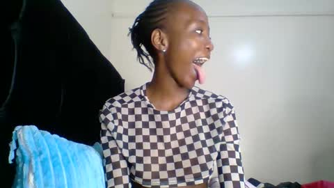 Snapshot of baddie_bunnie chatting on 11/29/25, 02:36 baddie_bunnie online show from 11/29/25, 02:36