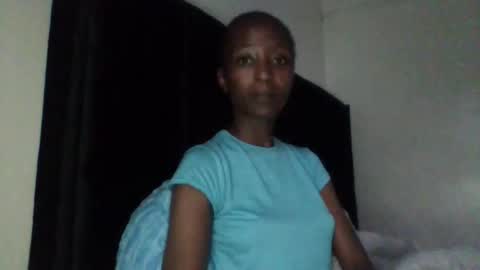 Snapshot of baddie_bunnie chatting on 11/29/25, 03:37 baddie_bunnie online show from 11/29/25, 03:37