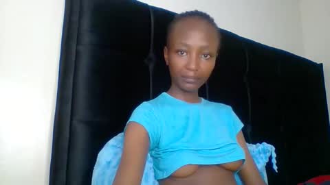 Snapshot of baddie_bunnie chatting on 11/30/25, 04:27 baddie_bunnie online show from 11/30/25, 04:27