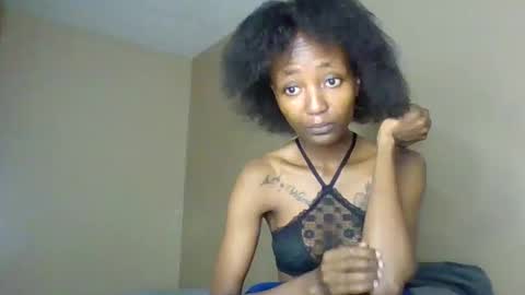 Snapshot of baddie_bunnie chatting on 12/15/25, 01:54 baddie_bunnie online show from 12/15/25, 01:54